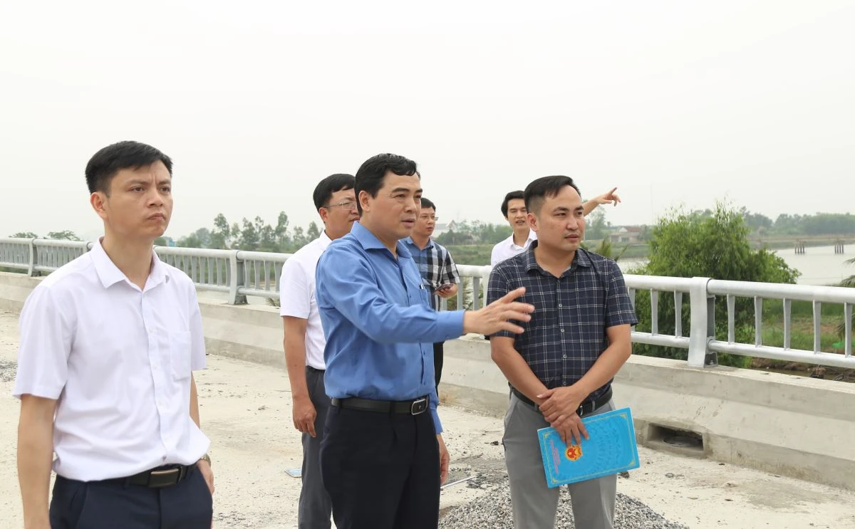 Chủ tịch UBND tỉnh Nguyễn Hoài Anh kiểm tra tiến độ thi công Dự án Thung lũng Gốm sứ Asean Việt Nam