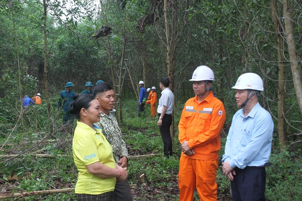 Ra quân giải phóng hành lang an toàn lưới điện cao áp tại Như Thanh
