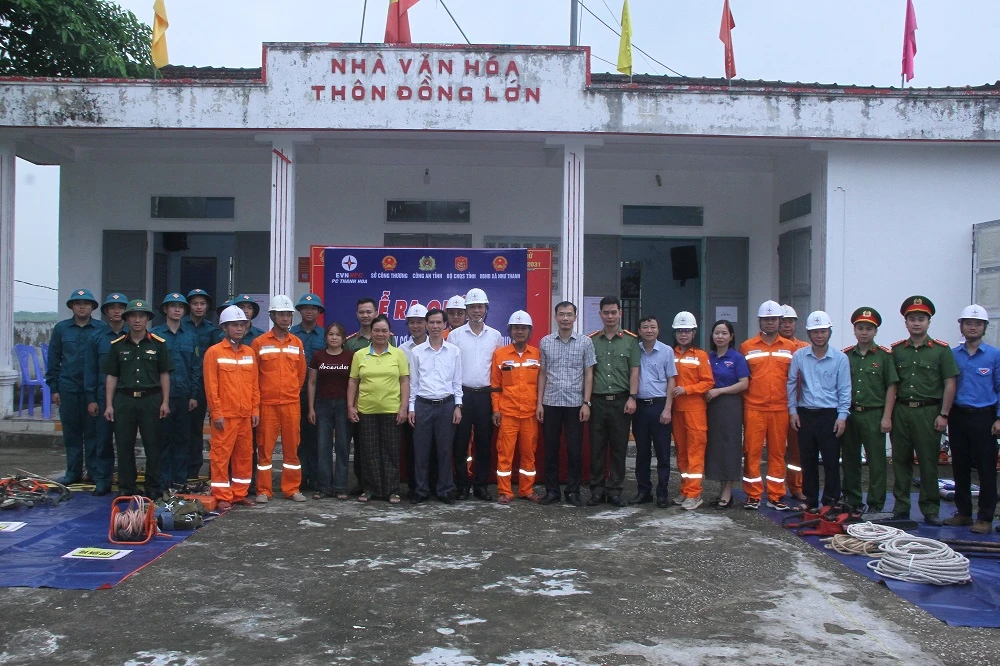 Ra quân giải phóng hành lang an toàn lưới điện cao áp tại Như Thanh