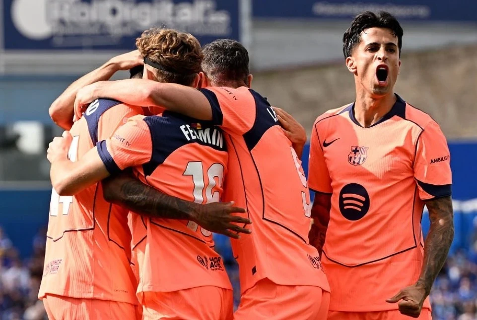 Arsenal đòi lại ngôi đầu, Liverpool áp sát Top 3; Xuân Son kém duyên ngày Nam Định bị cầm hòa