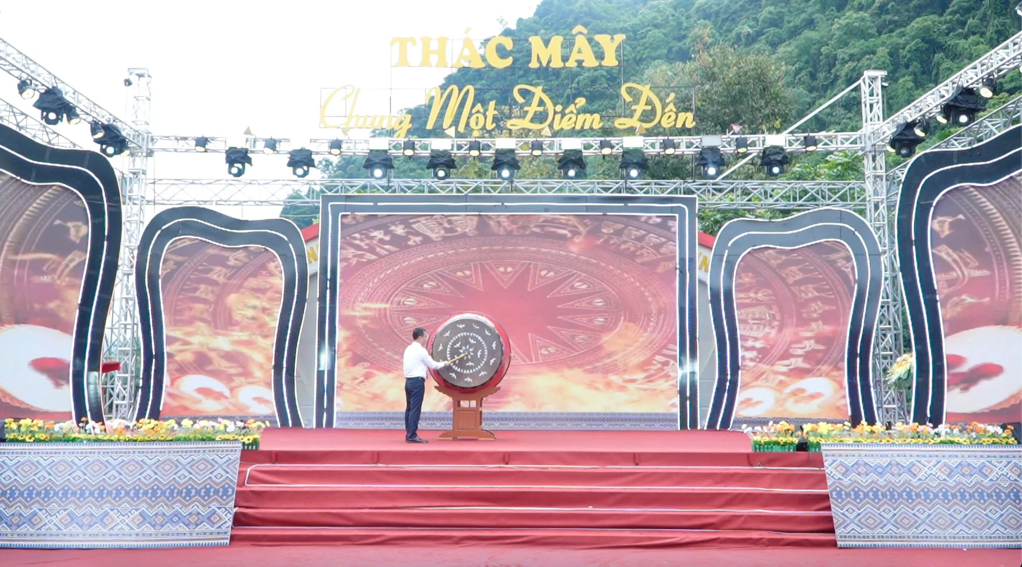 Khai mạc Tuần lễ Du lịch thác Mây năm 2026