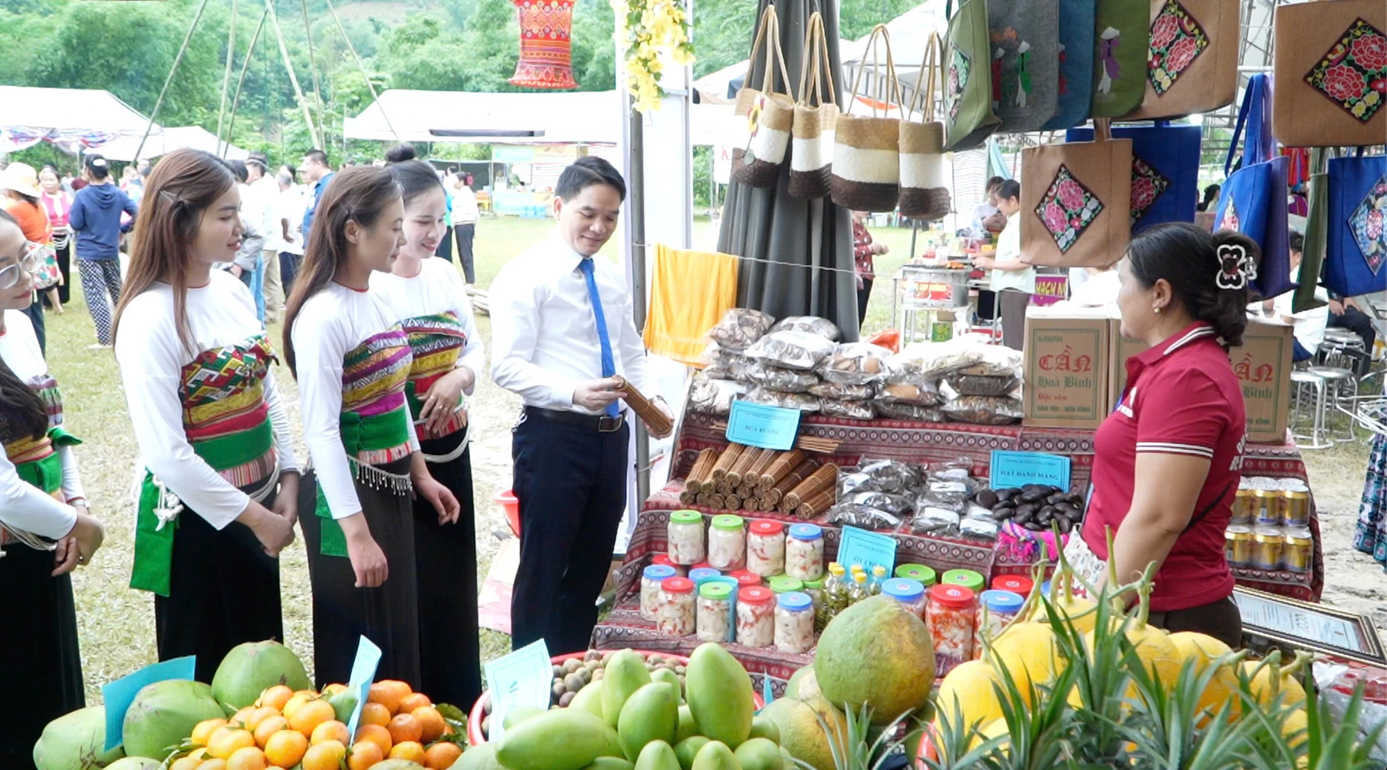 Khai mạc Tuần lễ Du lịch thác Mây năm 2026