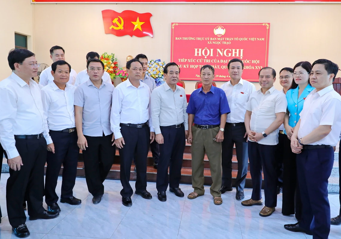 Bí thư Tỉnh ủy, Trưởng Đoàn ĐBQH tỉnh Lê Đức Thái tiếp xúc cử tri xã Ngọc Trạo: Chuyển mạnh từ tư duy thụ hưởng sang chủ động kiến tạo phát triển
