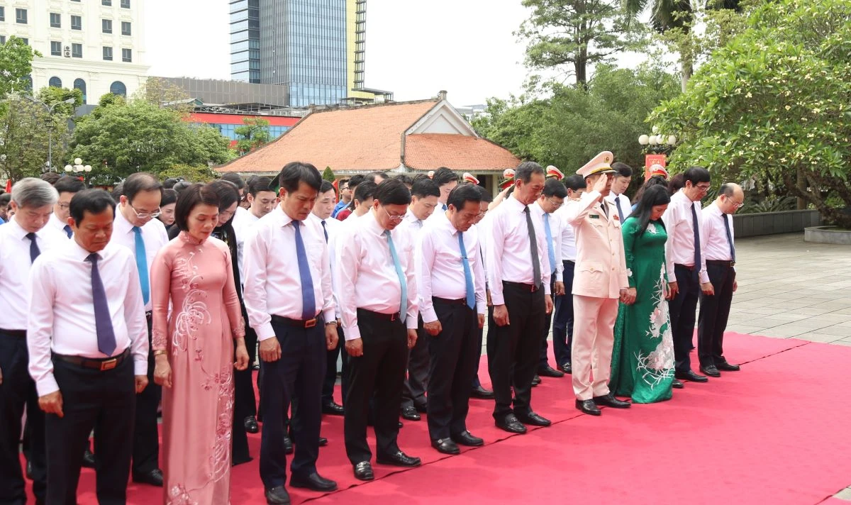 Đoàn đại biểu tỉnh Thanh Hóa dâng hương tưởng niệm Chủ tịch Hồ Chí Minh, Mẹ Việt Nam Anh hùng và các Anh hùng liệt sĩ