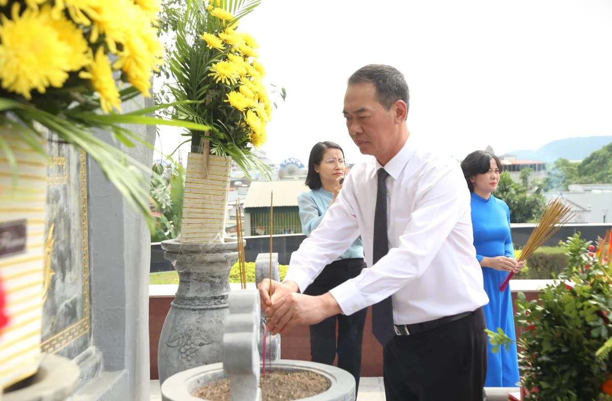Đoàn đại biểu tỉnh Thanh Hóa dâng hương tưởng niệm Chủ tịch Hồ Chí Minh, Mẹ Việt Nam Anh hùng và các Anh hùng liệt sĩ