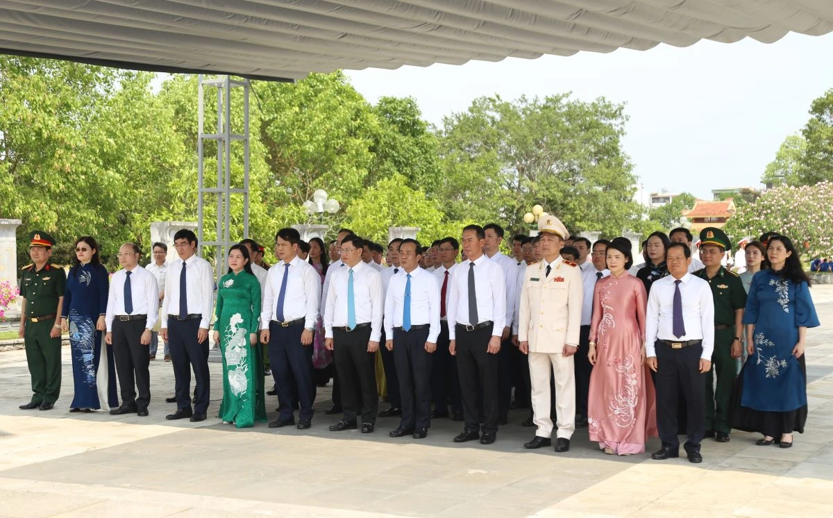 Đoàn đại biểu tỉnh Thanh Hóa dâng hương tưởng niệm Chủ tịch Hồ Chí Minh, Mẹ Việt Nam Anh hùng và các Anh hùng liệt sĩ