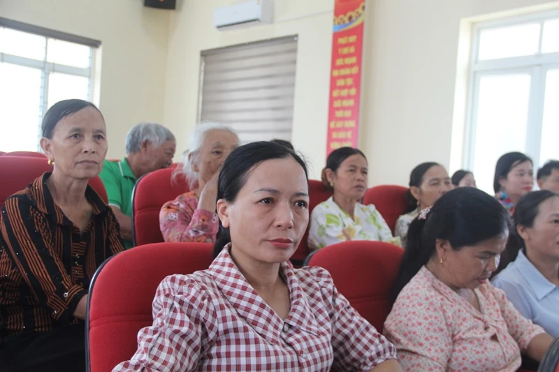 Đại biểu Quốc hội tiếp xúc cử tri xã Tượng Lĩnh