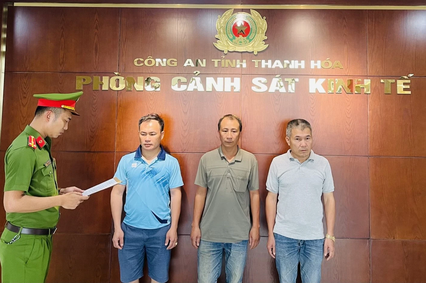 Rủ nhau khai thác đất bán kiếm lời, 3 đối tượng bị khởi tố