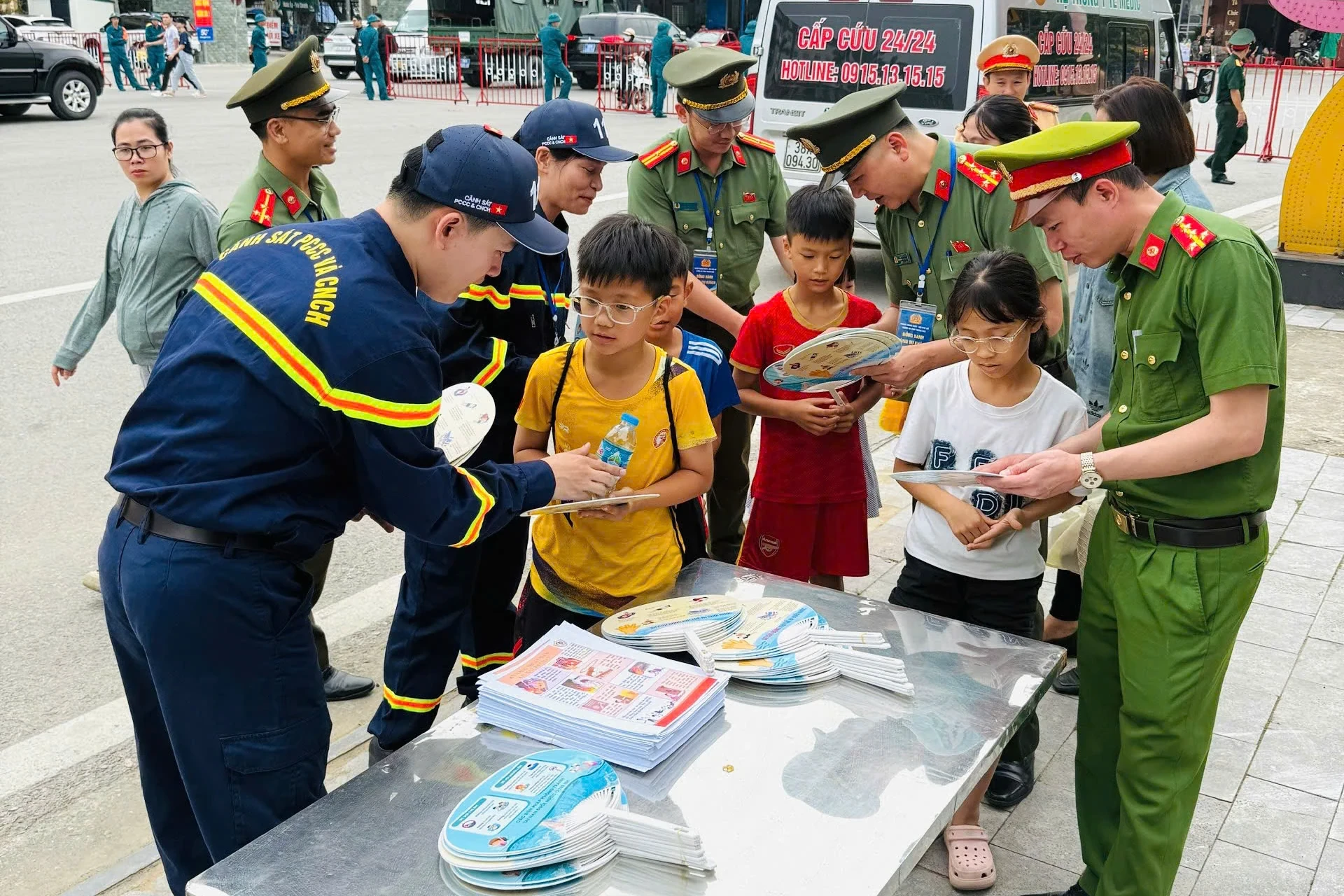Tuyên truyền phòng, chống tai nạn đuối nước tại biển Hải Tiến