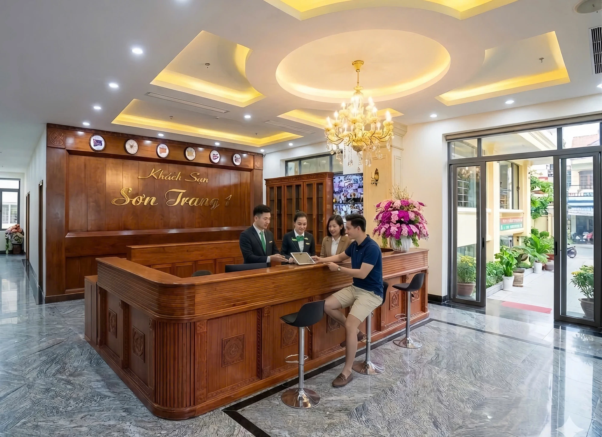 Nghỉ lễ nhưng không nghỉ việc