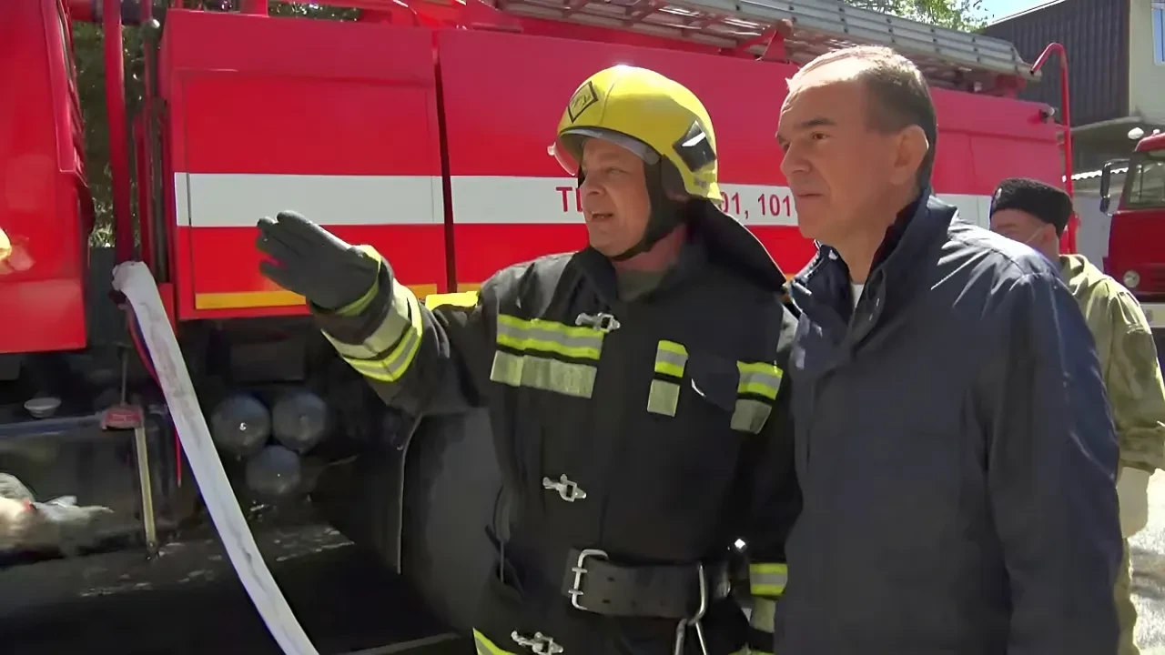 Ukraine tấn công UAV gây cháy lớn tại nhà máy lọc dầu Nga