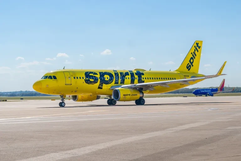 Hãng hàng không Spirit Airlines ngừng hoạt động do khủng hoảng nhiên liệu