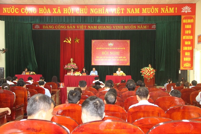 Đại biểu Quốc hội tiếp xúc cử tri xã Hợp Tiến