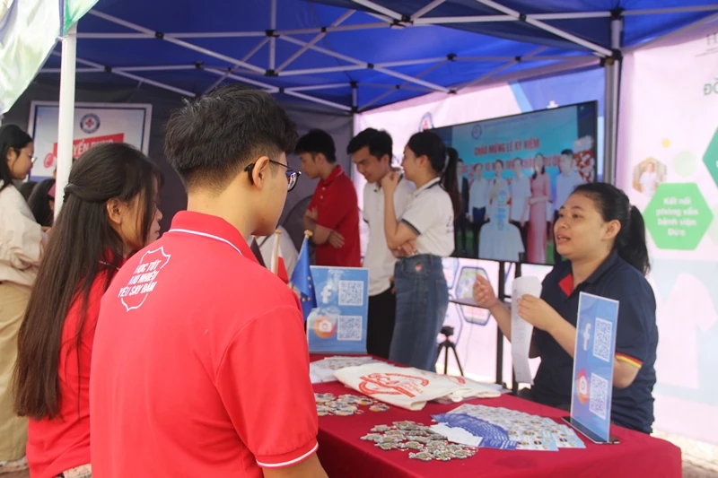 Ngày hội hướng nghiệp, tư vấn, giới thiệu việc làm tại Trường Đại học Y Hà Nội phân hiệu Thanh Hóa