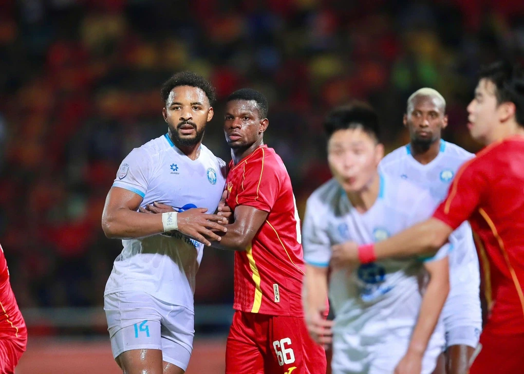 U17 Việt Nam chiếm ngôi đầu bảng C, rộng cửa dự World Cup; PSG gặp Arsenal tại chung kết Champions League