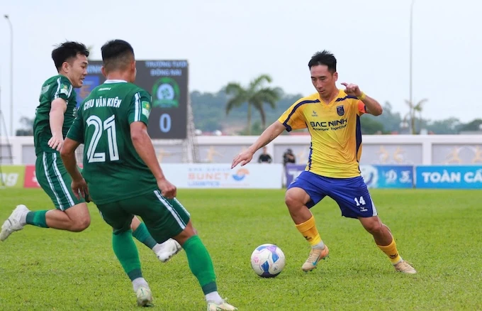 SHB Đà Nẵng phả hơi nóng vào nhóm trụ hạng V.League; Tổng thống Trump chê giá vé World Cup đắt