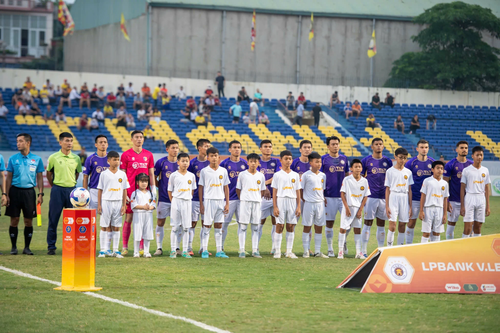 Đông Á Thanh Hóa tạo địa chấn, quật ngã Hà Nội FC trong thế thiếu người