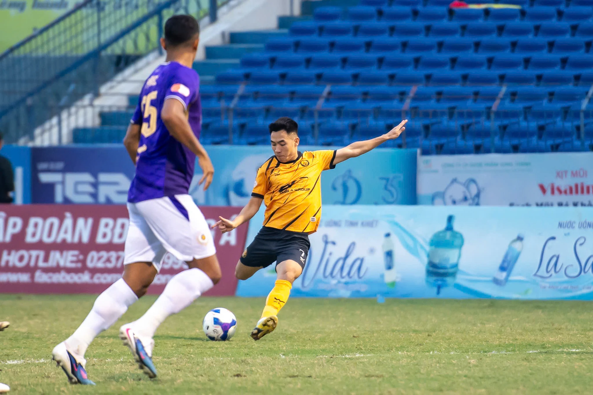 Đông Á Thanh Hóa tạo địa chấn, quật ngã Hà Nội FC trong thế thiếu người