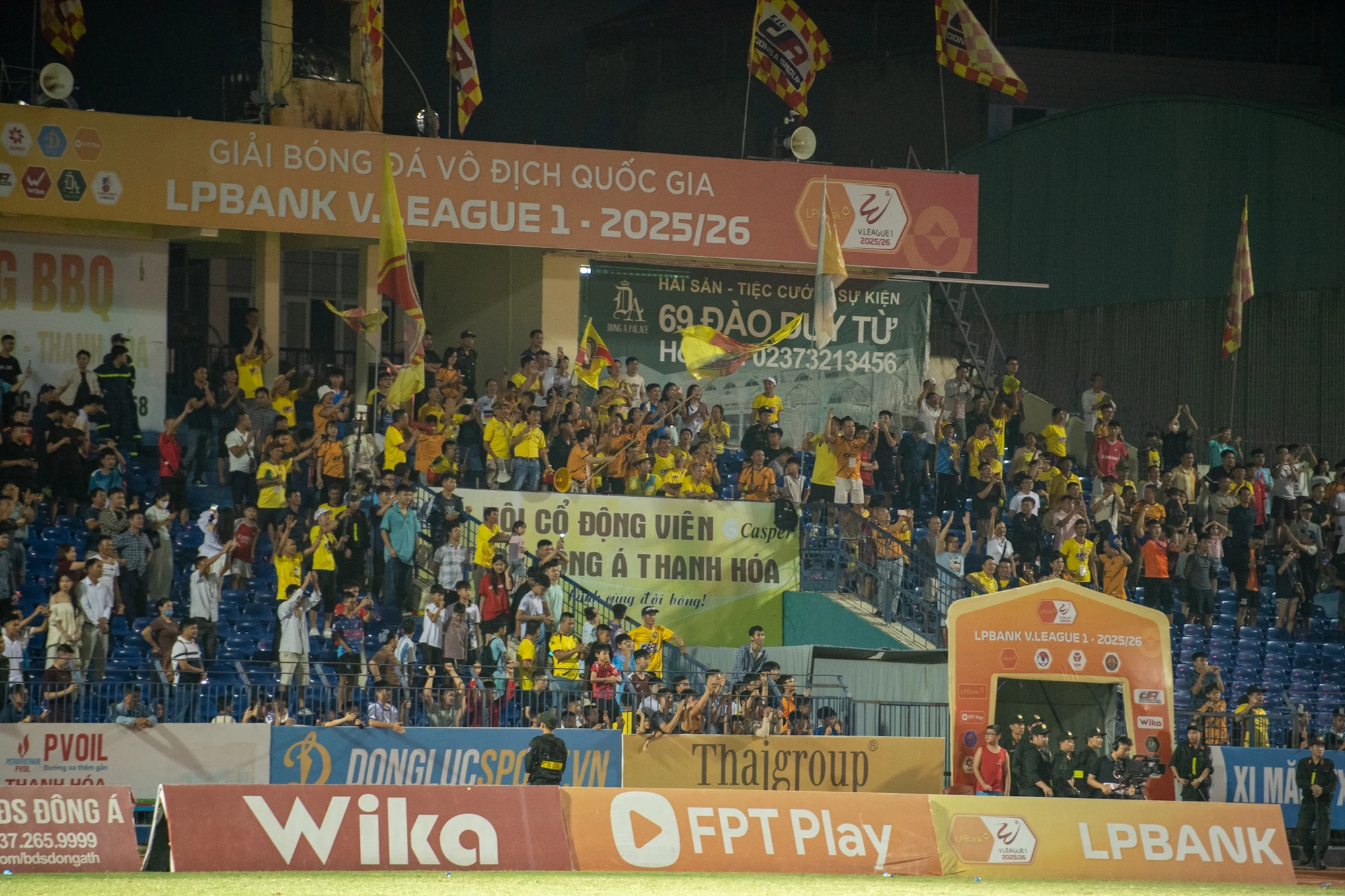 Đông Á Thanh Hóa tạo địa chấn, quật ngã Hà Nội FC trong thế thiếu người