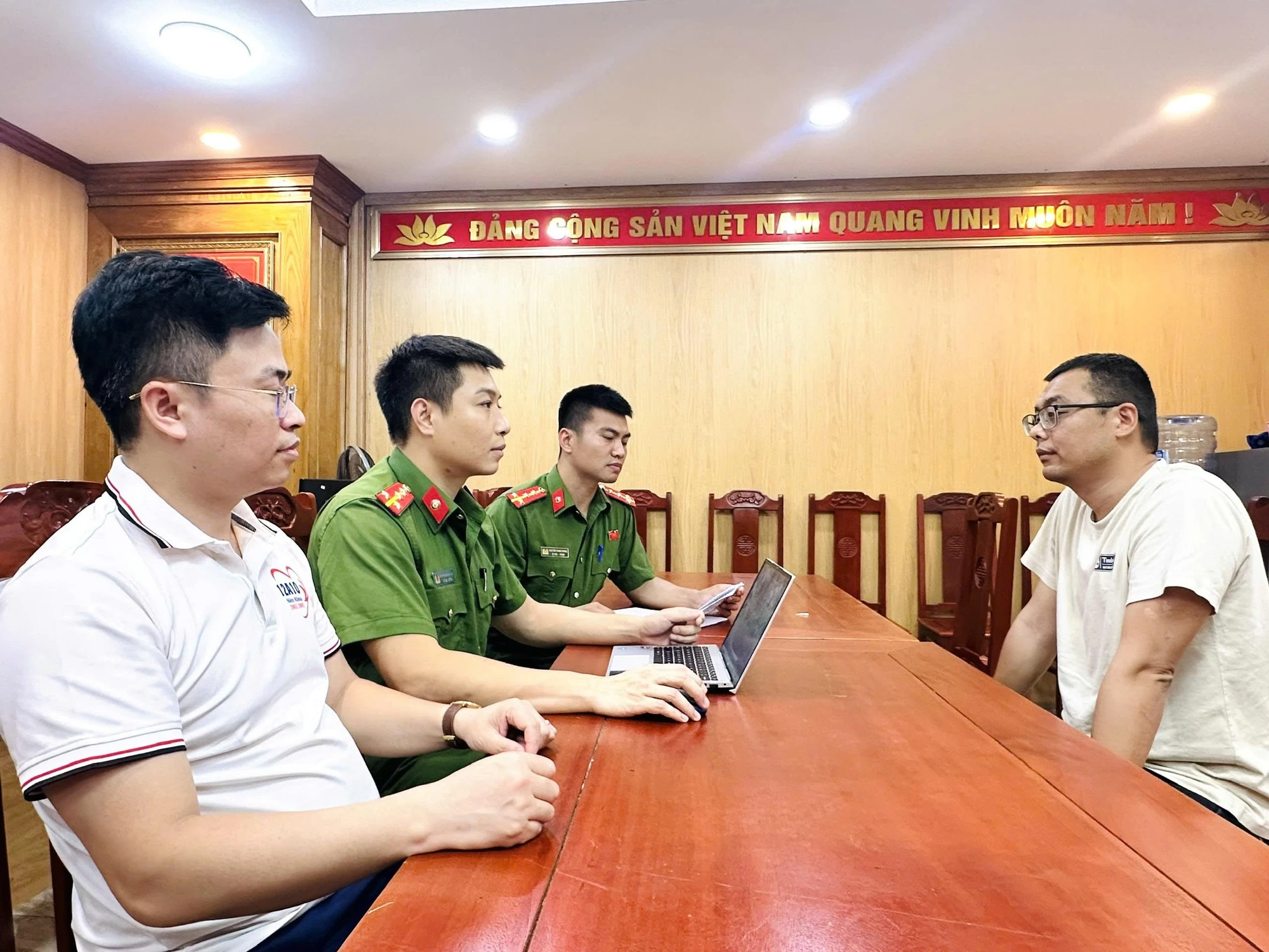 Xả gần 6 triệu kg chất thải trái phép, 3 đối tượng bị khởi tố