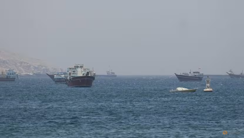 Mỹ, Iran gia tăng cạnh tranh kiểm soát Hormuz