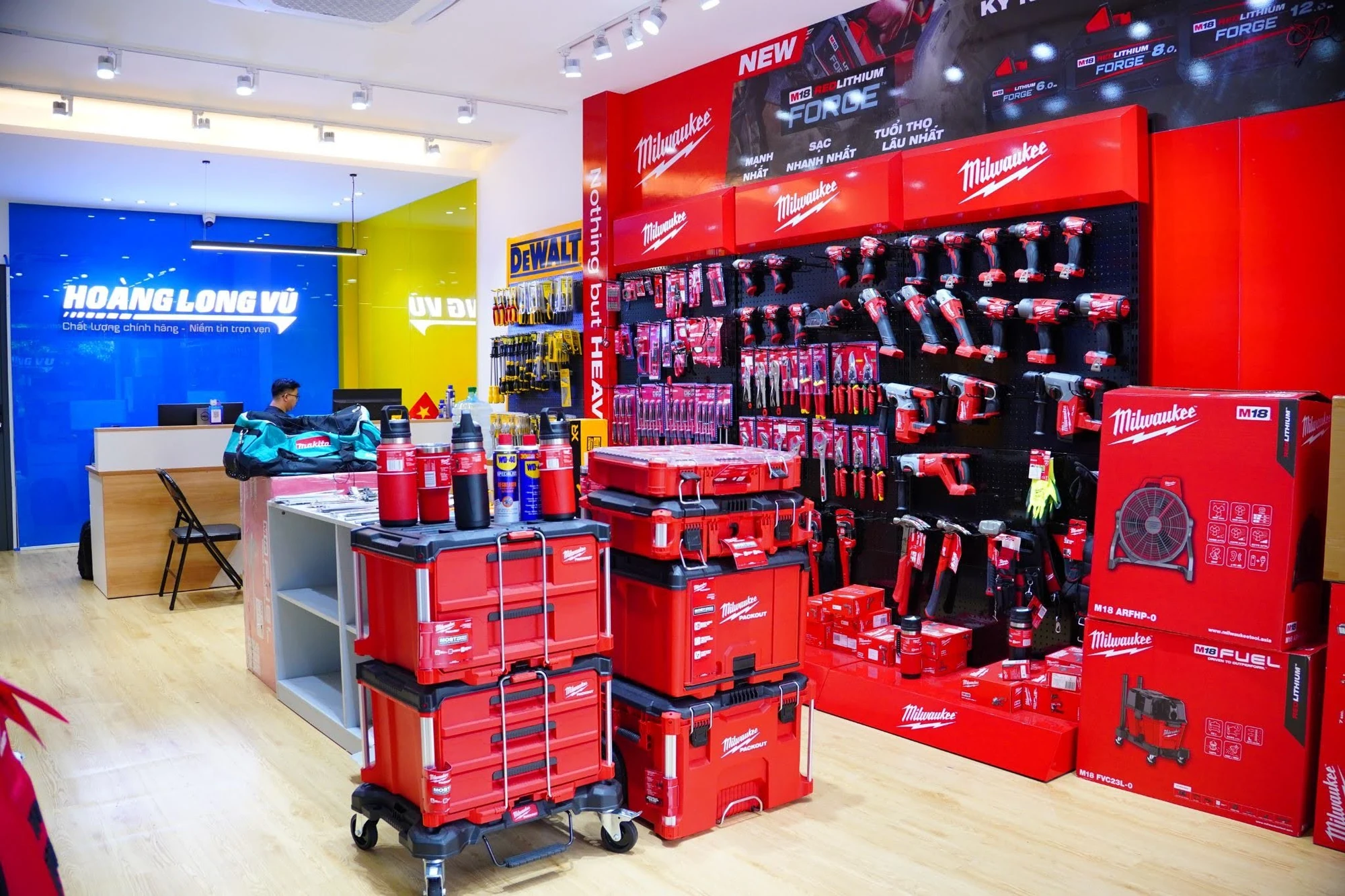 Bosch, Milwaukee, Makita hay DeWalt: Nên chọn dụng cụ cầm tay nào phù hợp?