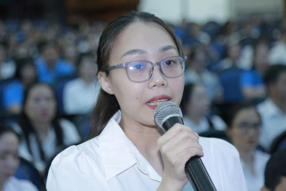 Lãnh đạo tỉnh đối thoại với công nhân: Lắng nghe để đồng hành