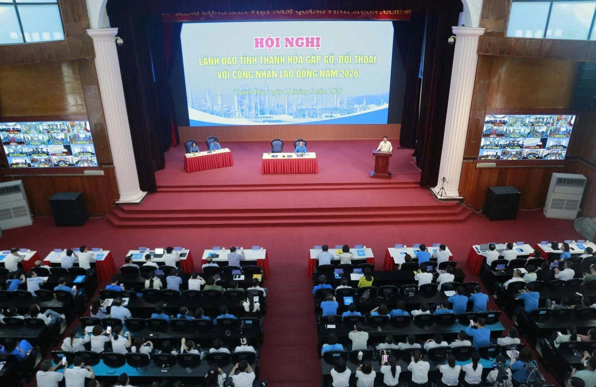 Lãnh đạo tỉnh đối thoại với công nhân: Lắng nghe để đồng hành
