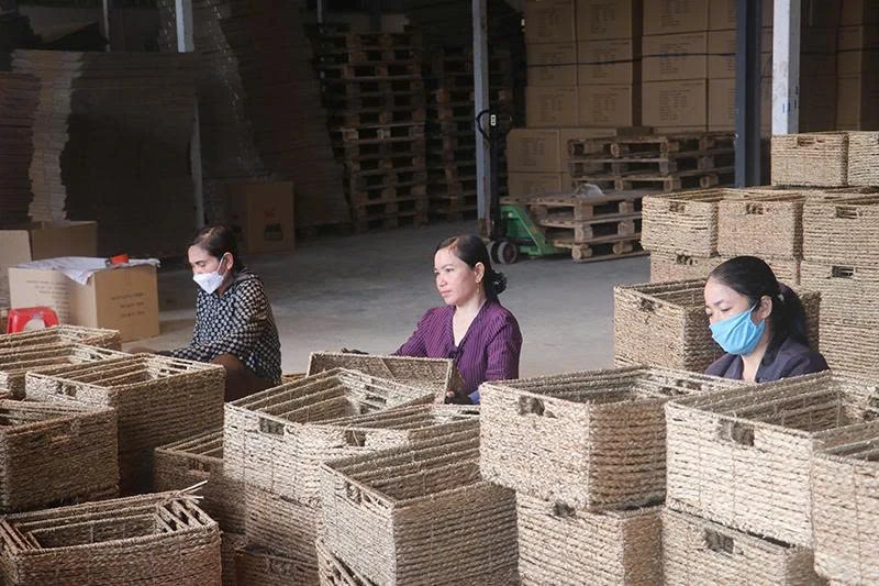 Tạo lợi thế cạnh tranh cho sản phẩm công nghiệp nông thôn