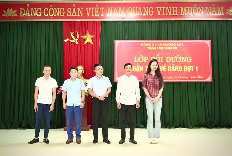 Mường Lát: Khai giảng lớp bồi dưỡng nhận thức về Đảng đợt 1 năm 2026