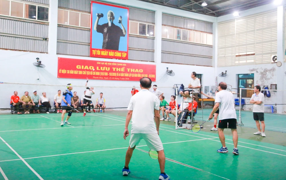 Câu lạc bộ Hàm Rồng bế mạc chương trình giao lưu thể thao