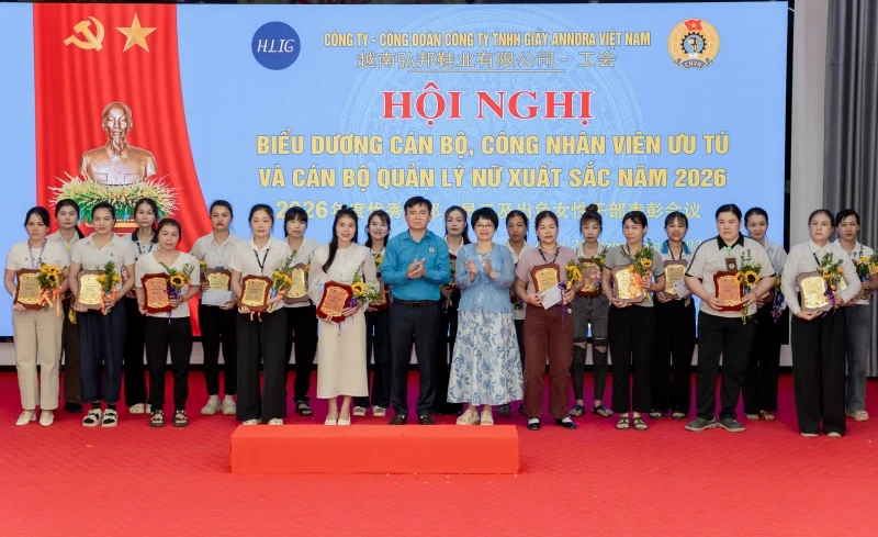 Công ty TNHH Giầy Annora Việt Nam biểu dương công nhân viên ưu tú và nữ cán bộ quản lý xuất sắc năm 2026