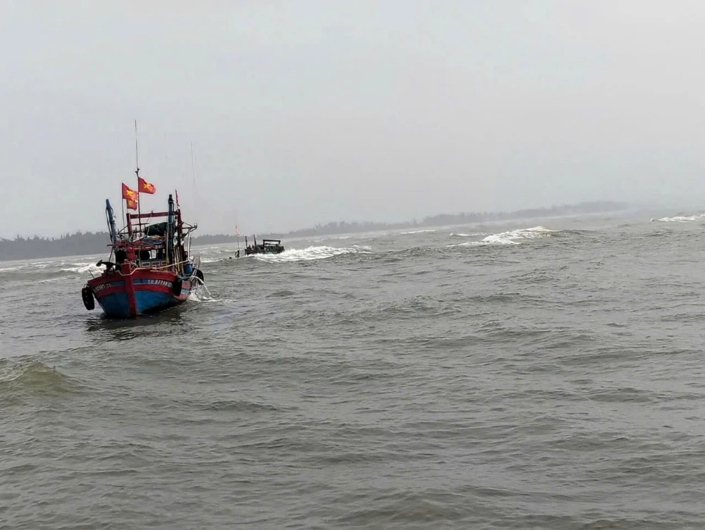 Ứng phó với mưa lớn, lốc, sét, mưa đá, lũ quét, sạt lở đất, gió mạnh trên biển
