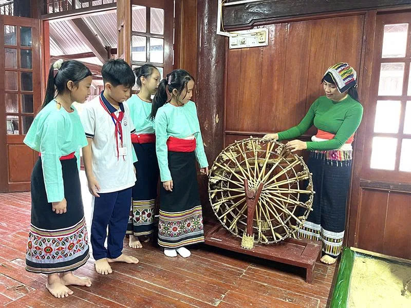 Gìn giữ, lan tỏa bản sắc văn hóa dưới mái trường nội trú