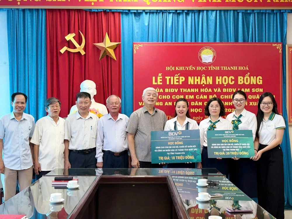 Các chi nhánh BIDV trên địa bàn tỉnh trao học bổng tri ân con em cán bộ, chiến sỹ
