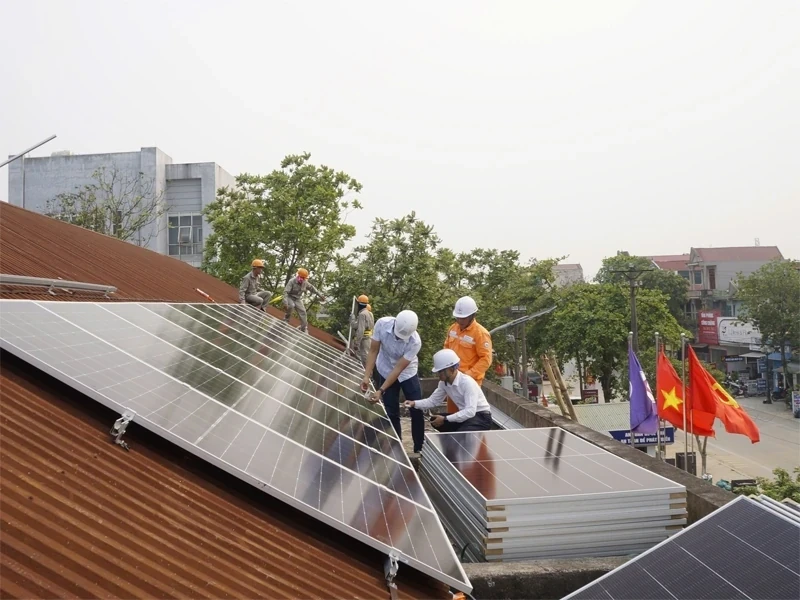 Phấn đấu hằng năm có 10% cơ quan công sở và hộ gia đình lắp đặt, sử dụng điện mặt trời mái nhà