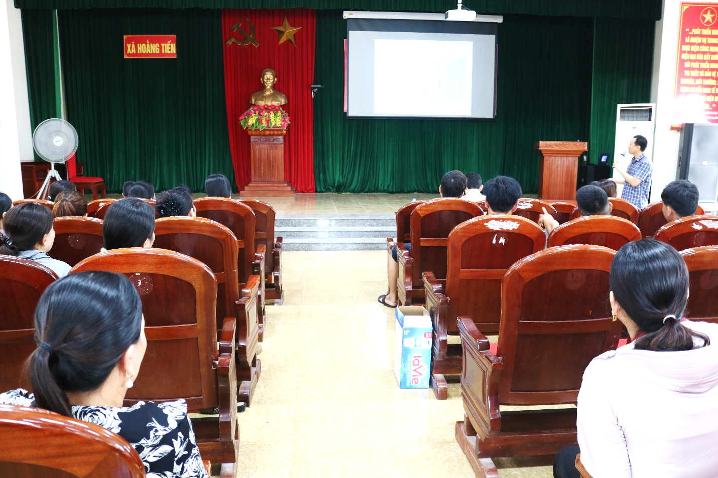 Xã Hoằng Tiến tập huấn triển khai phương án đảm bảo thông tin liên lạc cho tàu cá