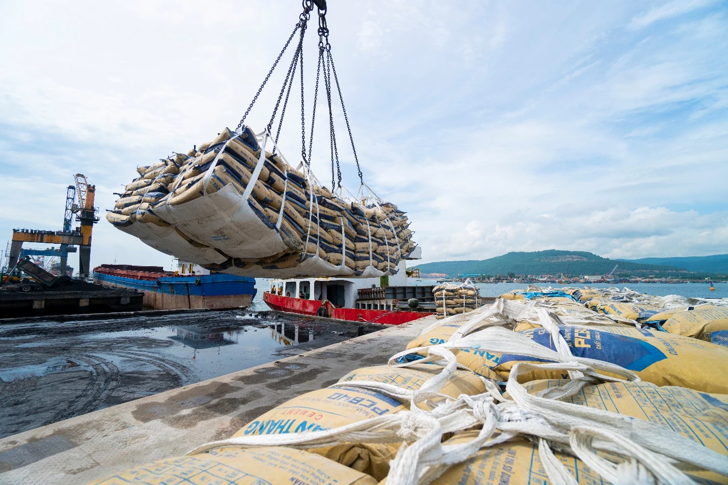Xi măng Tân Thắng: Chất lượng vượt chuẩn, đáp ứng yêu cầu khắt khe của thị trường quốc tế
