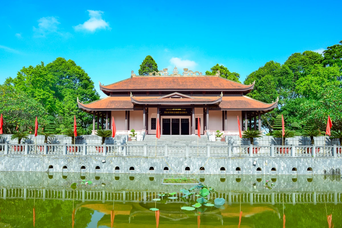 Khu tưởng niệm Bác Hồ - điểm đến tháng 5