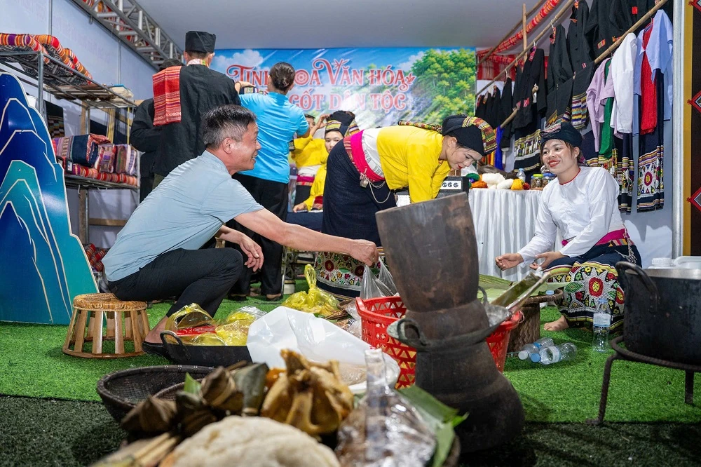 Rực rỡ đêm khai mạc Liên hoan Văn hóa truyền thống các dân tộc thiểu số tỉnh Thanh Hóa năm 2026