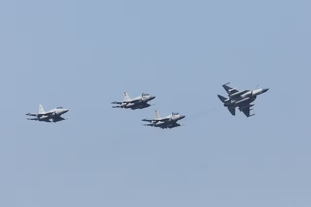 Pakistan triển khai chiến đấu cơ và hàng nghìn binh sĩ tới Saudi Arabia
