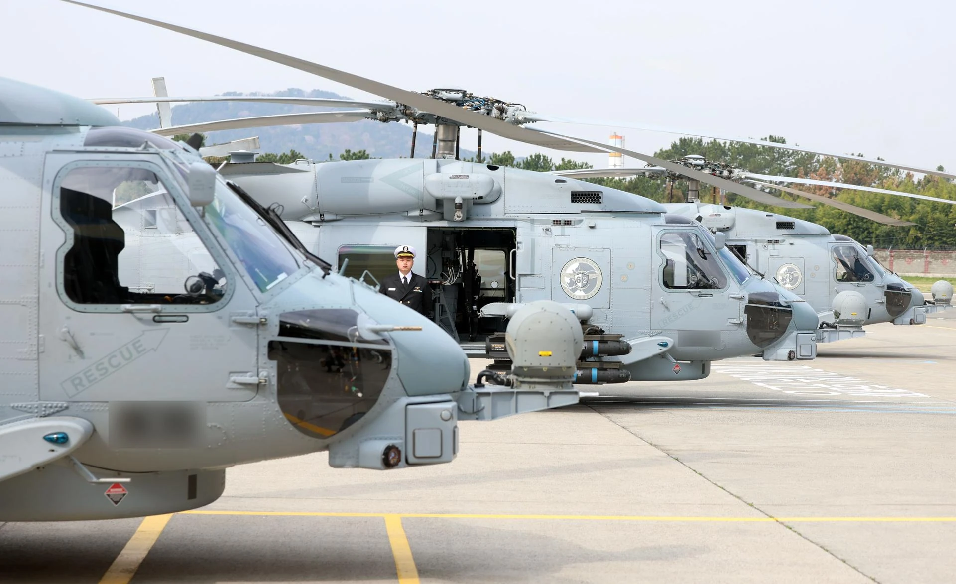 Mỹ bán trực thăng MH-60R và nâng cấp AH-64E Apache cho Hàn Quốc