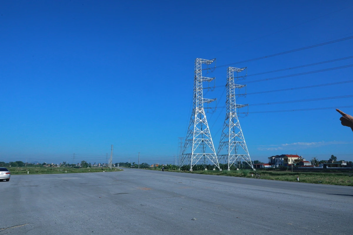 Bí thư Tỉnh ủy Lê Đức Thái: Tuyến đường từ vành đai phía Tây đến đường Hồ Chí Minh tạo thuận lợi cho thu hút đầu tư, thúc đẩy phát triển kinh tế - xã hội liên vùng