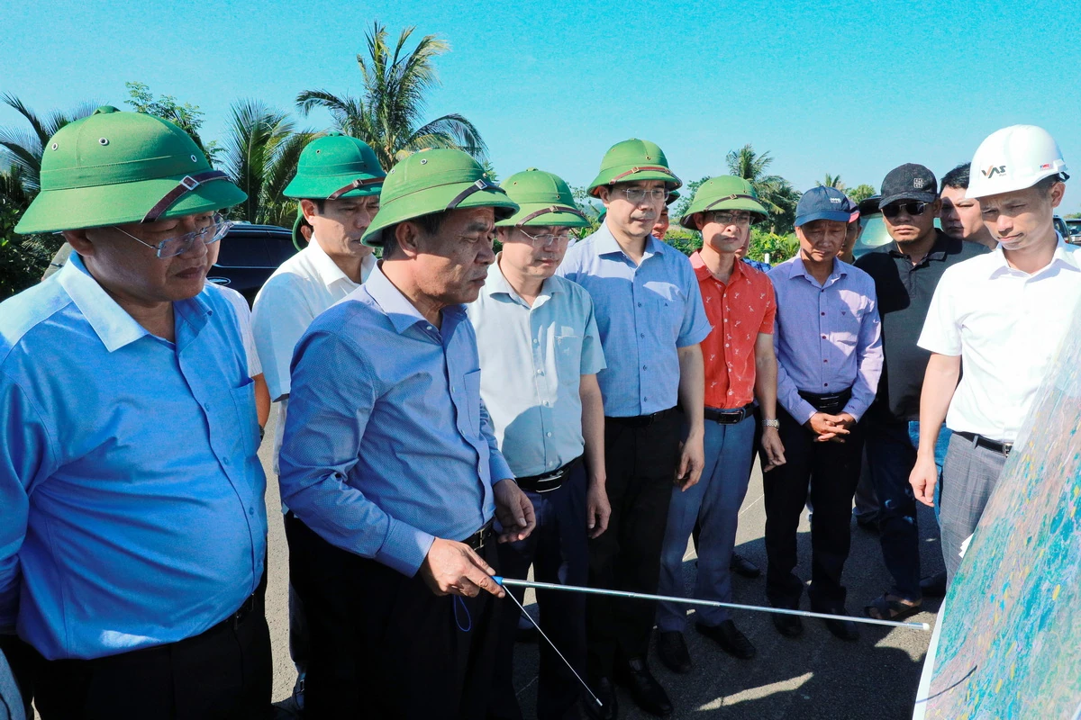 Bí thư Tỉnh ủy Lê Đức Thái: Tuyến đường từ vành đai phía Tây đến đường Hồ Chí Minh tạo thuận lợi cho thu hút đầu tư, thúc đẩy phát triển kinh tế - xã hội liên vùng