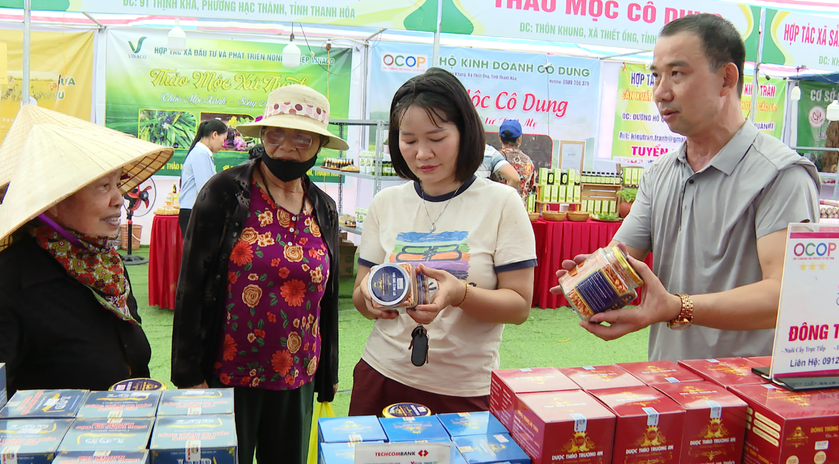 Khai mạc phiên chợ giới thiệu nông sản thực phẩm an toàn năm 2026 tại xã Thiệu Hóa