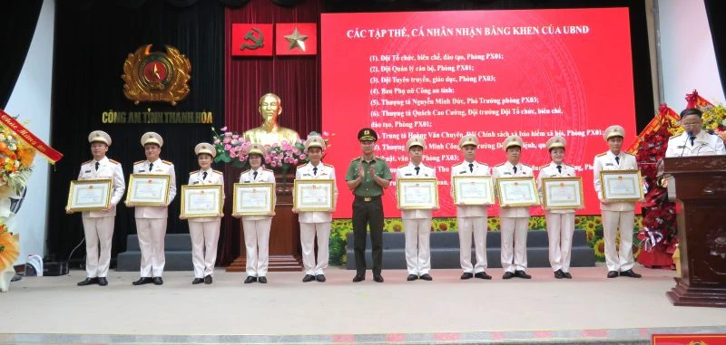 Gặp mặt kỷ niệm 50 năm Ngày thành lập Phòng Tổ chức cán bộ và phòng Công tác chính trị Công an tỉnh