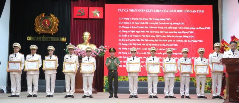 Gặp mặt kỷ niệm 50 năm Ngày thành lập Phòng Tổ chức cán bộ và phòng Công tác chính trị Công an tỉnh