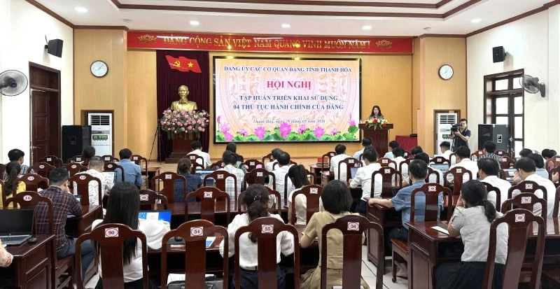 Tập huấn sử dụng 4 thủ tục hành chính của Đảng