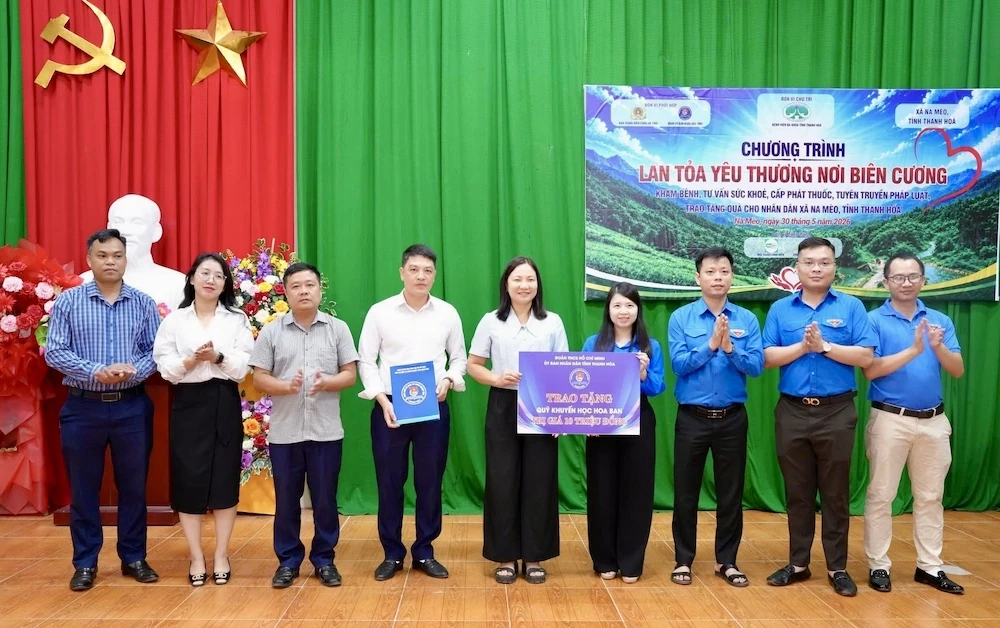 Lan tỏa yêu thương nơi biên cương, chăm sóc sức khỏe nhân dân xã Na Mèo
