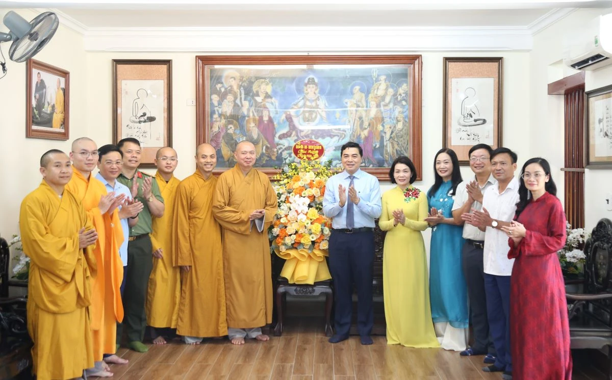 Chủ tịch UBND tỉnh Nguyễn Hoài Anh thăm, chúc mừng Ban Trị sự Giáo hội Phật giáo tỉnh và các chức sắc, tăng ni, phật tử